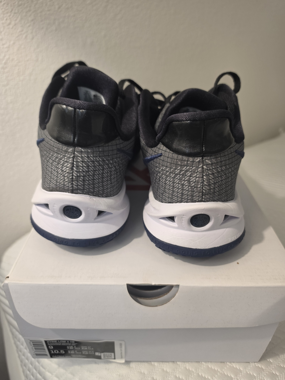 Nike Kyrie Low 4 TB - Size 9 - Picture 4 of 7